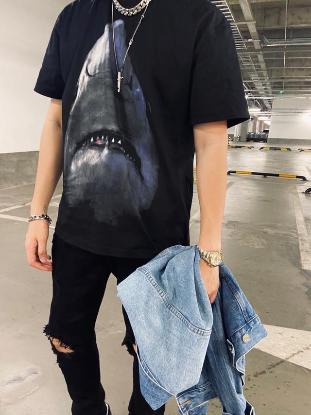 纪梵希鲨鱼短袖