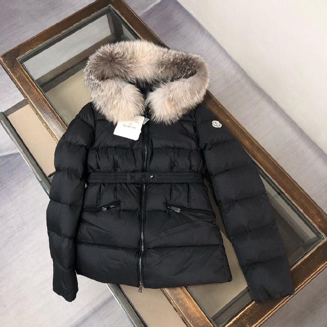 蒙口 Boed 短款收腰狐狸毛领羽绒服 经典款🌟原版打造1:1