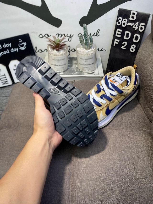 NIKE 耐克 VAPORWAFFLE / SACAI