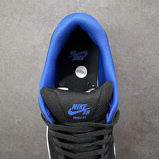 鞋面追加更多橡胶保护，同时防水防尘。外底全部覆盖大橡胶鞋钉