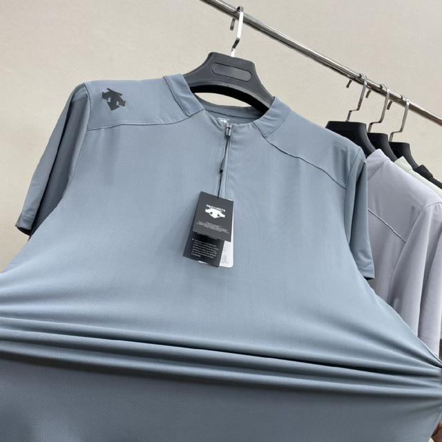 这是Description的女版针对夏季跑步设计，TOUGH速干透气弹性面料