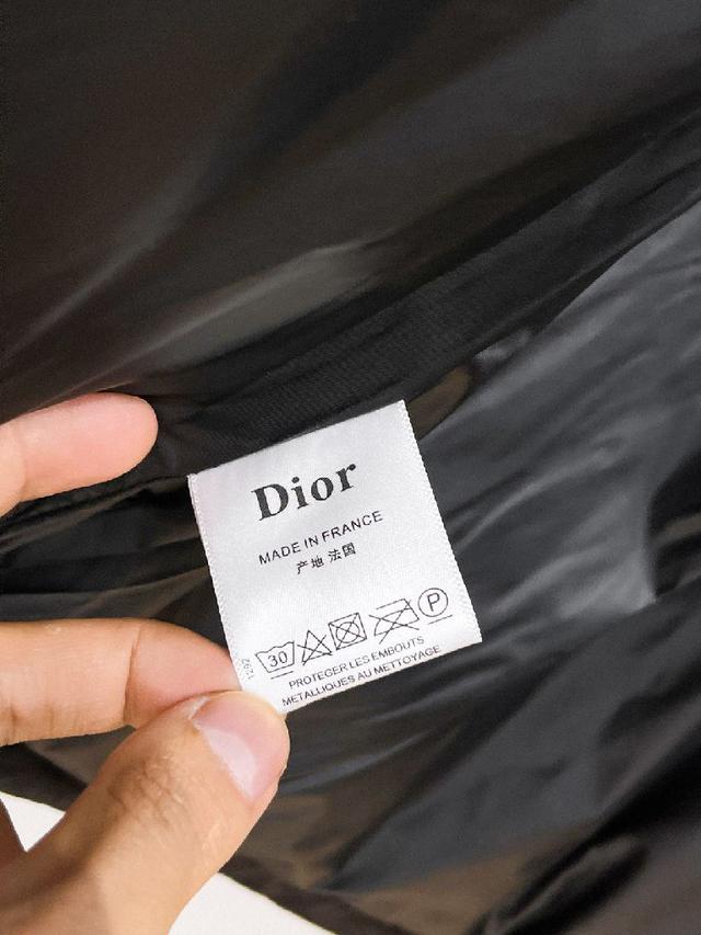 官网款2025秋冬新款羽绒服。这款号称羽绒服届最高端的