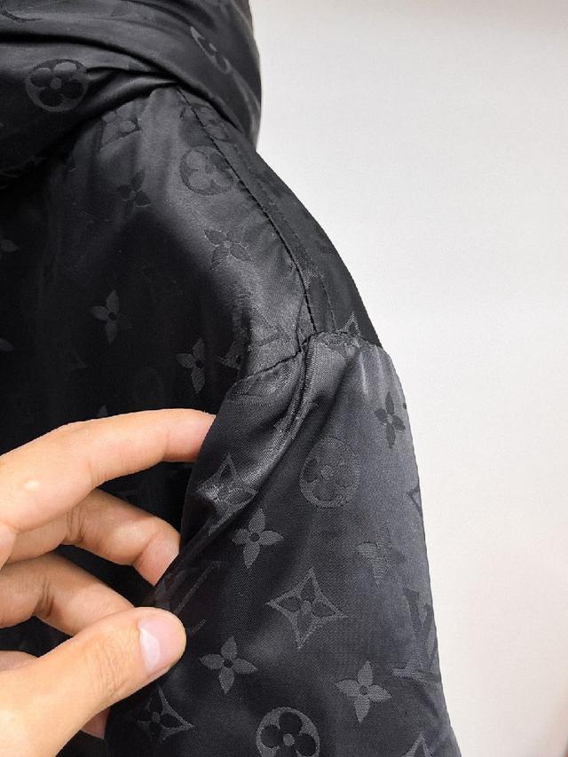 官网款2025秋冬新款羽绒服。这款号称羽绒服届最高端的，全