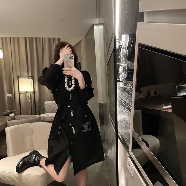 香奈儿长款风衣