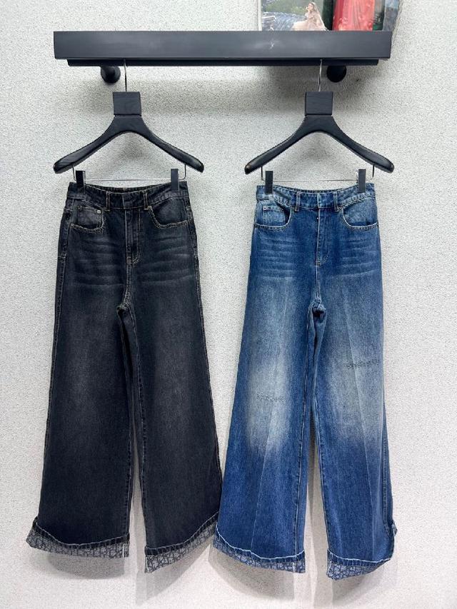 miumiu新款来袭！秋季时尚新宠，miumiu字母刺绣针织衫