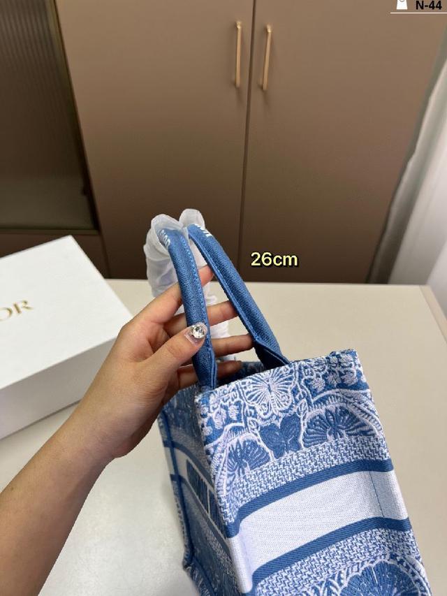 Dior迪奥托特包Book 容量超级大也很耐用