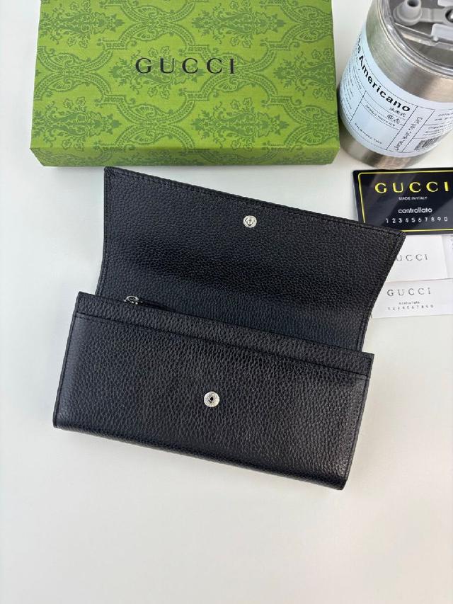 加深了隐蔽的标志感性的G，与原有颜色组合搭配独特的变形，