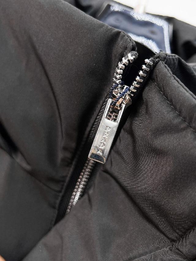 2025秋冬新款羽绒服。这款号称羽绒服届最贵的，全部90绒的