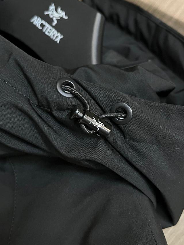 2025春冬新款羽绒服。这款号称羽绒服届最贵的，全部90绒的