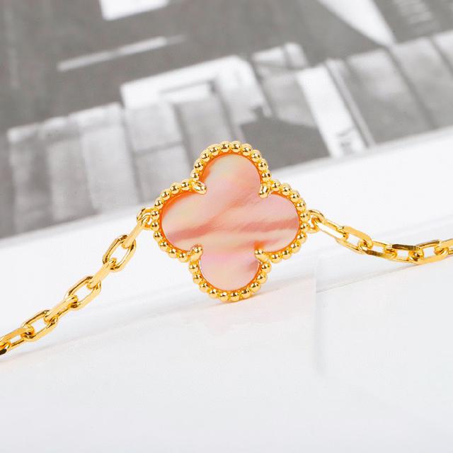 我们的顶级终极版本采用的是纯银材质，再到表层电镀超厚的真金电镀层，