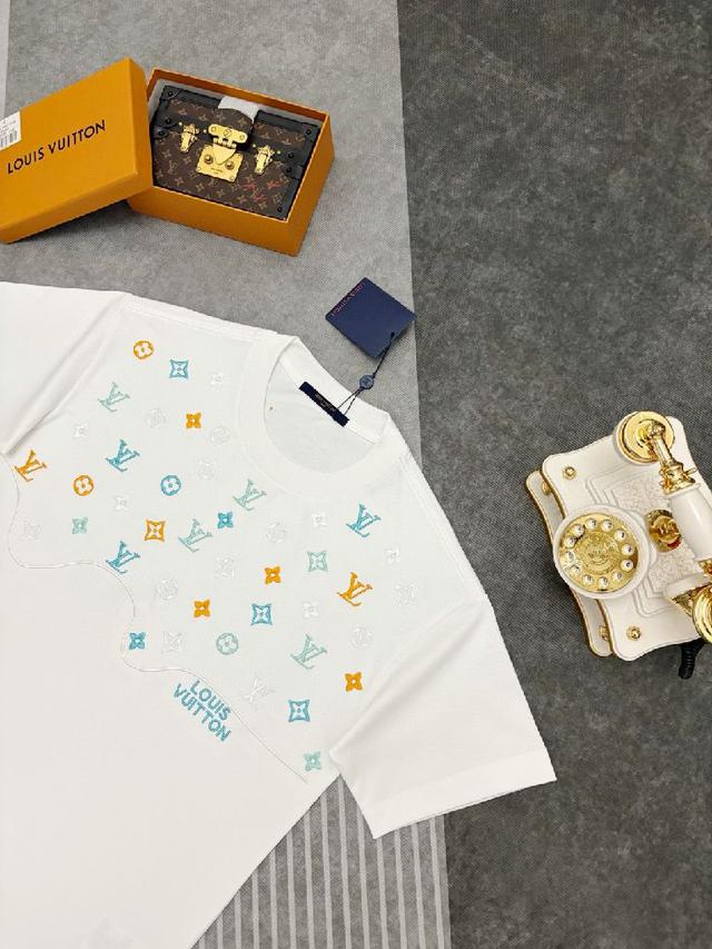 高支高密双纱300克超舒适纯棉面料，整体的触感舒适，亲肤效果也是极佳