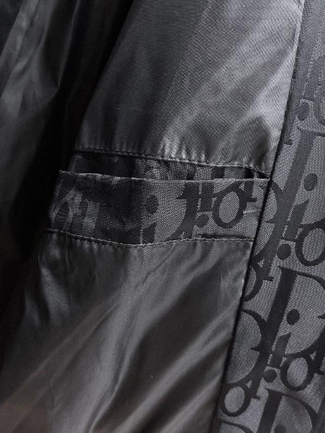 官网款2025秋冬新款羽绒服。这款号称羽绒服届最高端的，全