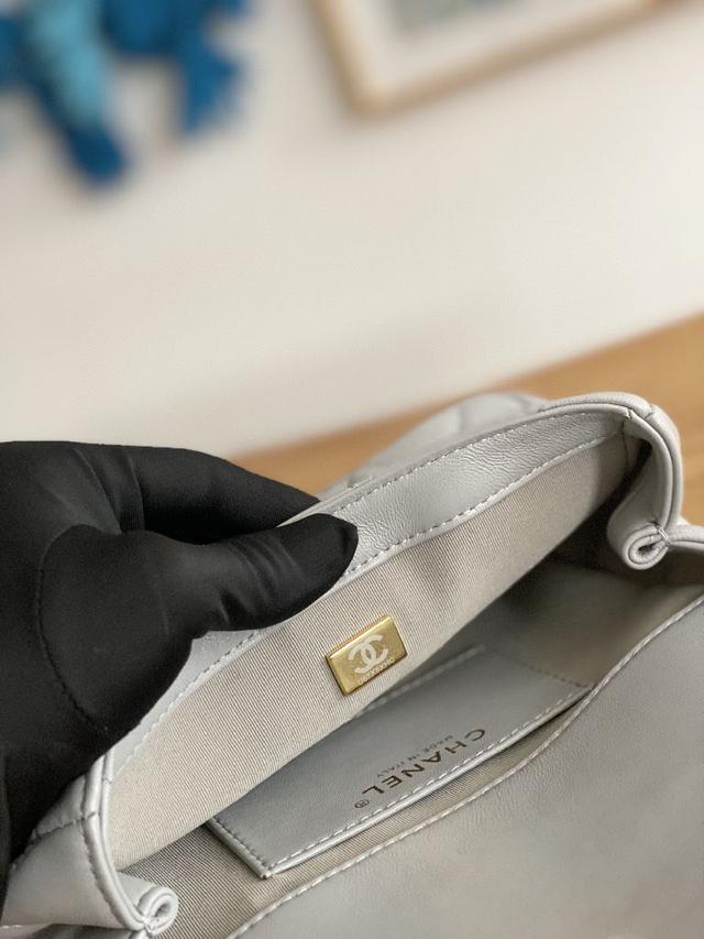 CHANEL：：．型号：92993尺寸：33CM：