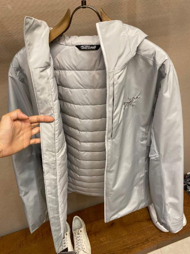 秋冬新款羽绒服。这款号称羽绒服届最贵的，全部90绒的。