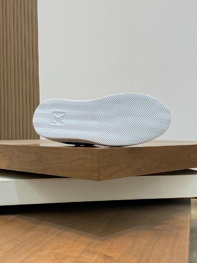 顶级代购🇮🇹 路 炸街男神爆款运动板鞋专柜同步