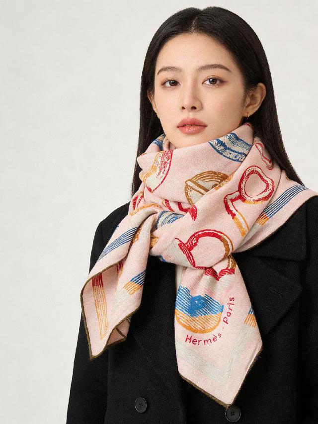 【上新❤️】 永远秉承高品质 手工卷边羊绒和真丝混纺披肩