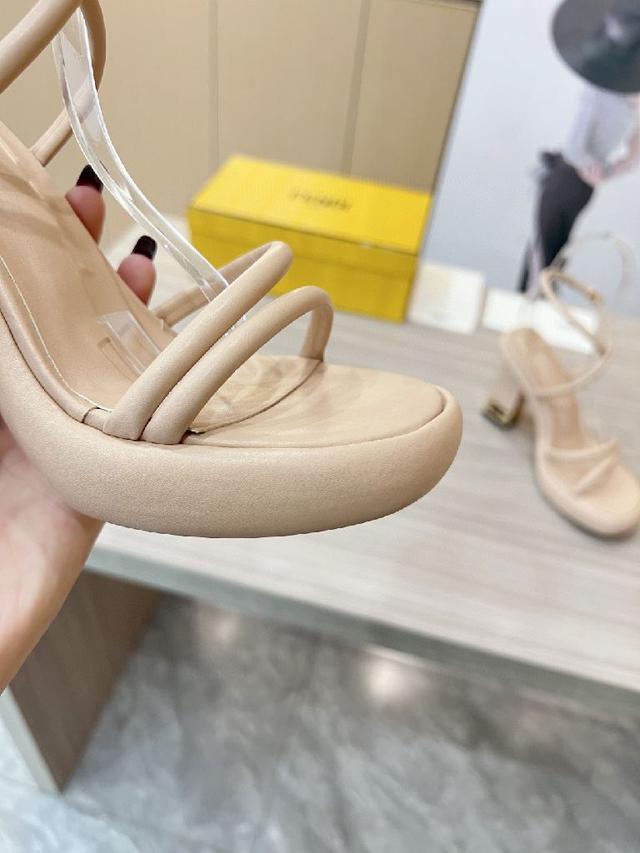 Fendi新款火爆上线 Fendi匠心展|玩点不一样的终于去打卡