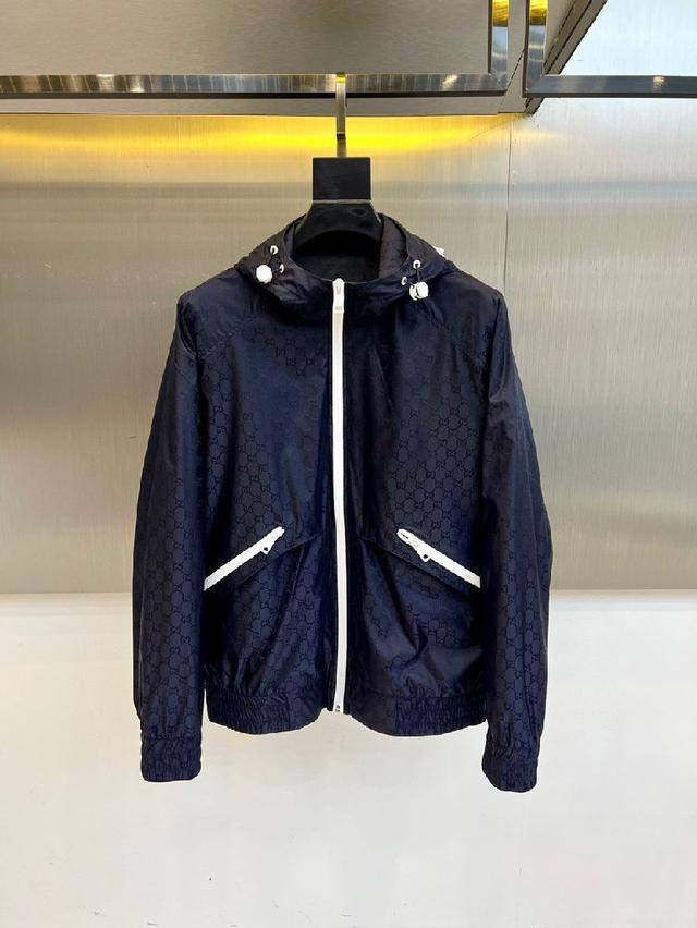 网眼内里运动拉链薄棉/夹棉外套。Gucci复古标识贴饰轻薄衬里