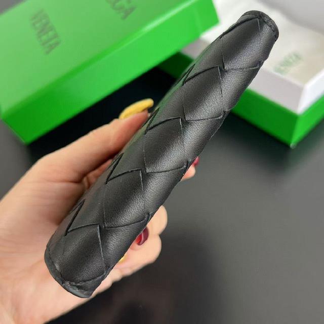 男女通用小巧精致的钱包☄️ 优雅时尚的造型 ，融合