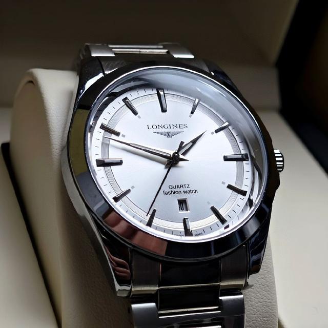 全新康卡斯运动系列以1954年原型表款为灵感，保留其设计精髓，