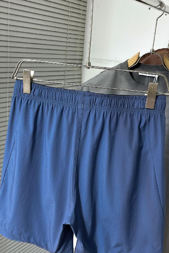 领子 门襟 下摆 袖口 全部都采用了无痕压胶的工艺来定型