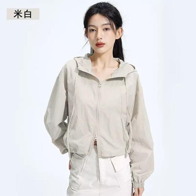 夏日必備輕薄防曬連帽外套
