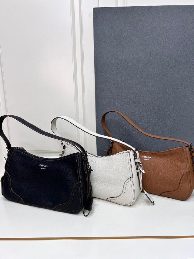 百分百真皮，爆款背包，专柜品质，原单货，款号：450958克胶黑带