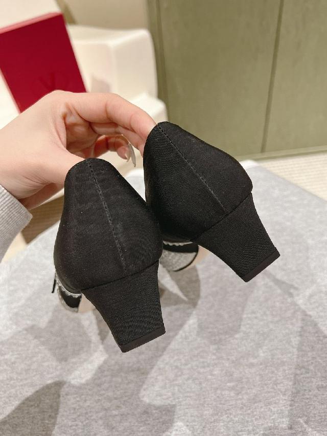 马拉松徒步鞋 采用Vibram橡胶大底 超强地面咬合力稳走复杂路况