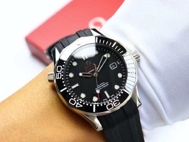 欧米茄-OMEGA 海马系列300米潜水腕表 表壳采用316L精钢表壳