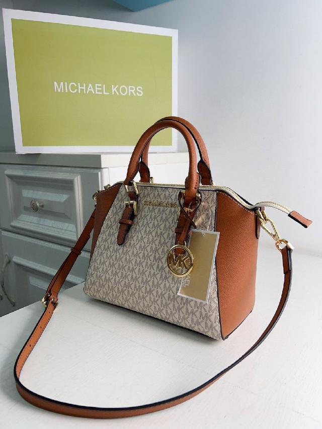 独家新款女士十字纹配老花饺子包手提斜挎包、内里容量大