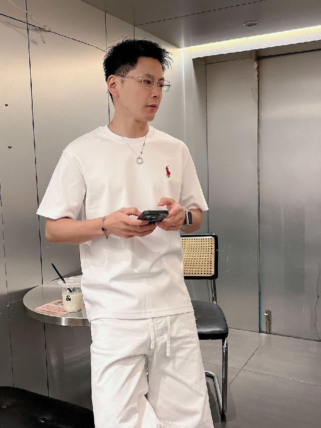 新品时尚休闲圆领休闲短袖 经典元素设计！没有过多复杂