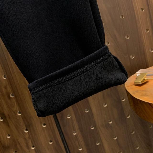 【新品】新款休闲裤卫裤，裤身上刺绣标志性品牌标