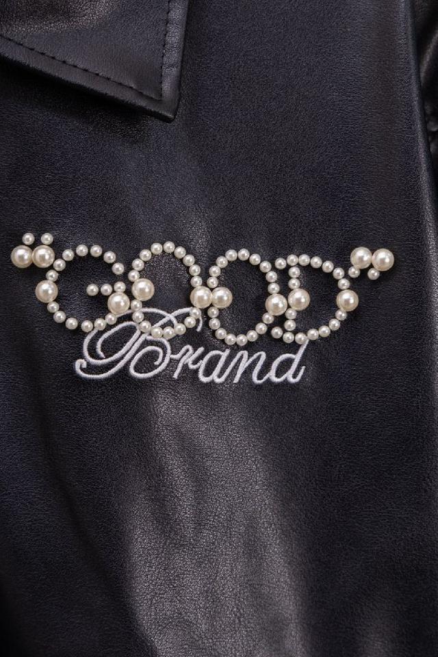 内身高级绸面衬里夹棉，不但有光泽度还有满身的提花logo，搭配内袋上的贴布刺绣镂空铭牌