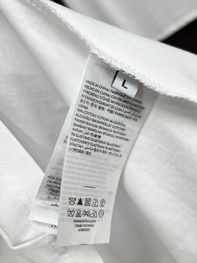 范思哲 25ss春夏新品水晶钻圆领短袖T恤，正面缀饰有进口