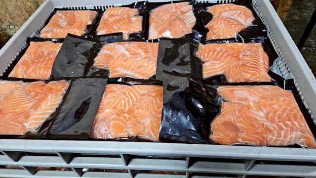 ⭐️挪威去皮鮭魚料理切塊 🔴商品規格 : 250g／包