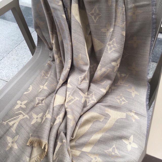 LV 專櫃圍巾