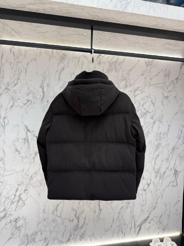 服2025最新款时尚设计师款羽绒外套.处处细节显工艺足够