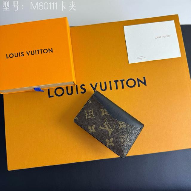 💎顶级原版 🇫🇷 拉链竖款钱夹在轻松携带现金、卡片和零钱的同时不失时尚。 优