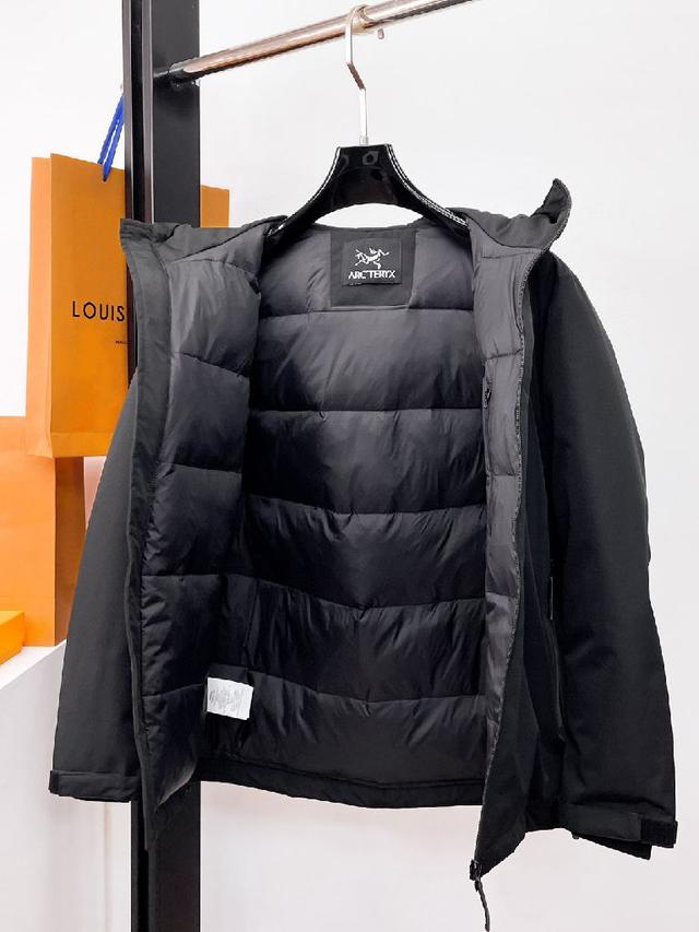 官网款2025秋冬新款羽绒服。这款号称羽绒服届最高端的