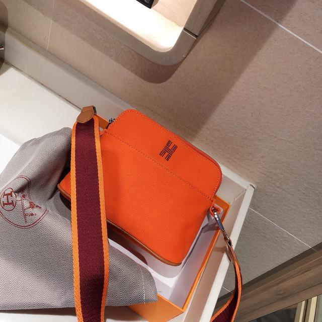 爱马仕新款帆布小贝壳包