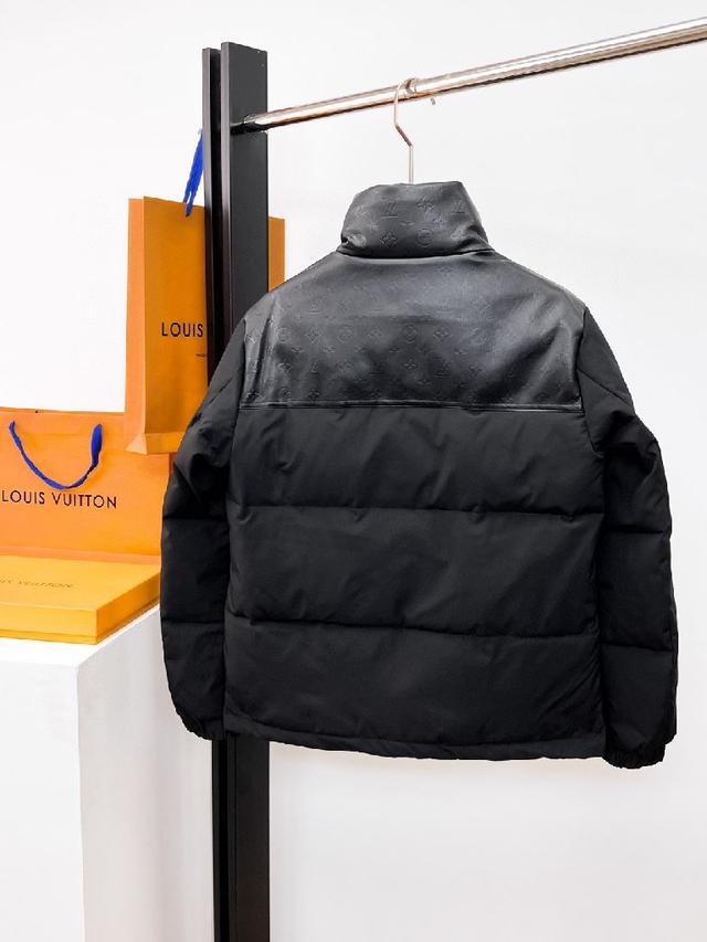 2025秋冬新款羽绒服。这款号称羽绒服届最贵的，全部90绒的