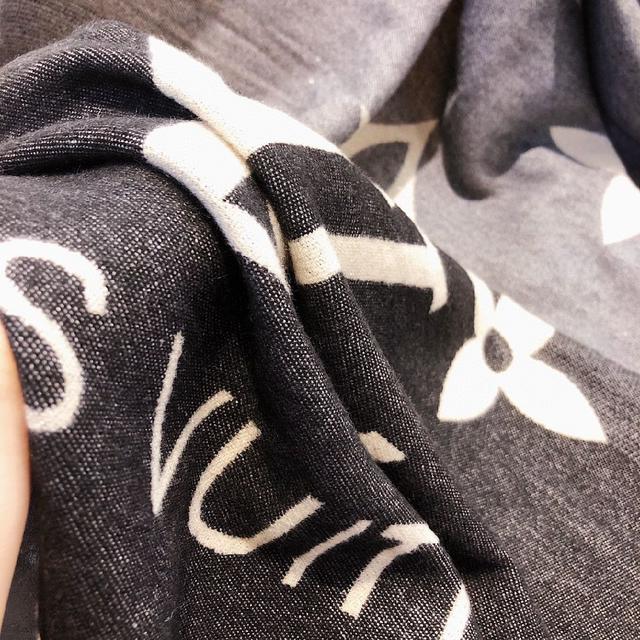 VUITTON PARIS有李小璐霍思燕同款 lv羊绒围巾披肩，