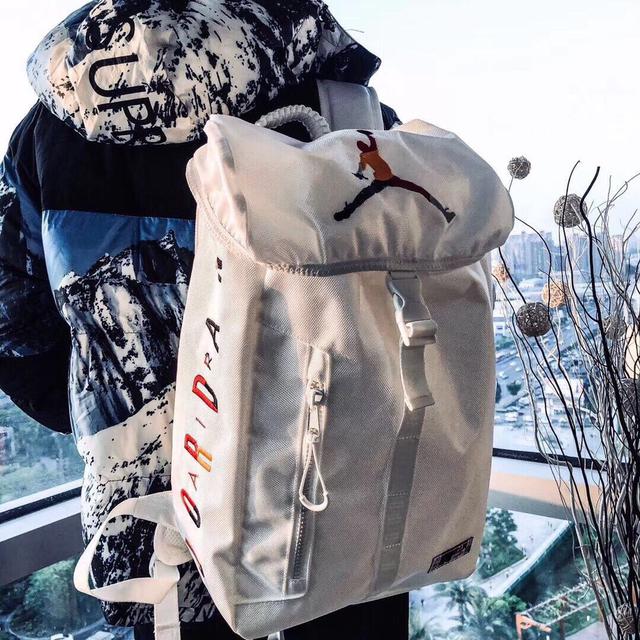 Air Jordan乔丹AJ彩色飞人刺绣logo翻盖双肩背包
