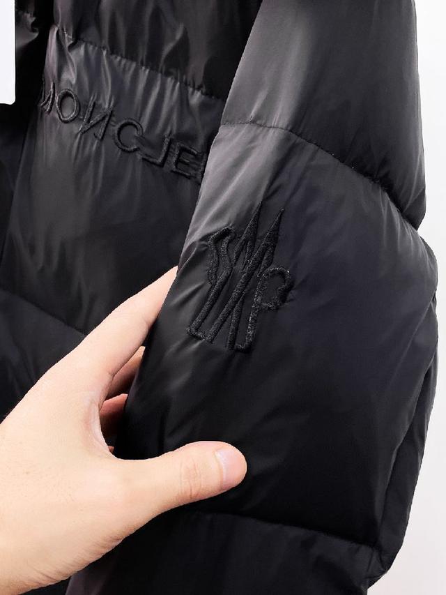 2025秋冬新款羽绒服。这款号称羽绒服届最贵的，全部90绒的