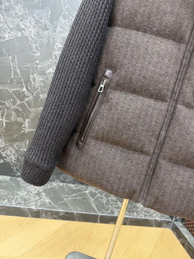顶尖一线成衣，整件衣服采  用手重工艺设计