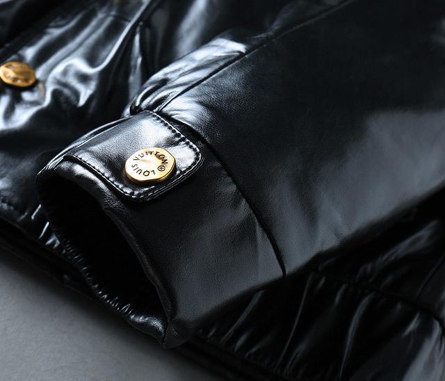 2025秋冬新款羽绒服。这款号称羽绒服届最贵的，全部90绒的