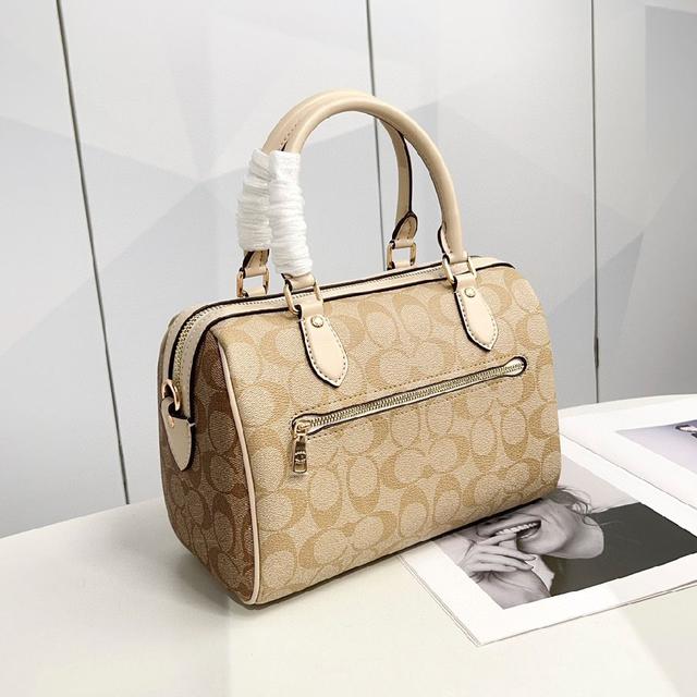 新款COACH 蔻驰 奥莱款热销经典款 男士单肩背斜挎包。