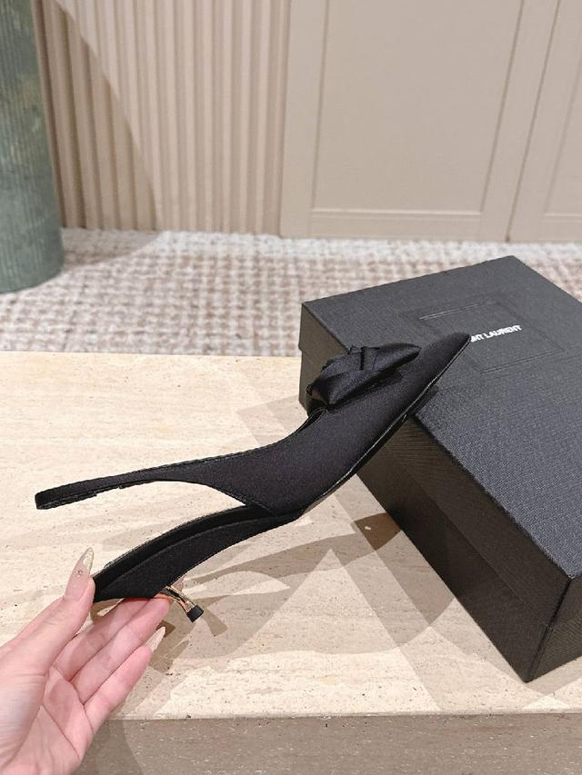 经典高雅牛皮材质，柔软细腻，易搭配优雅头型