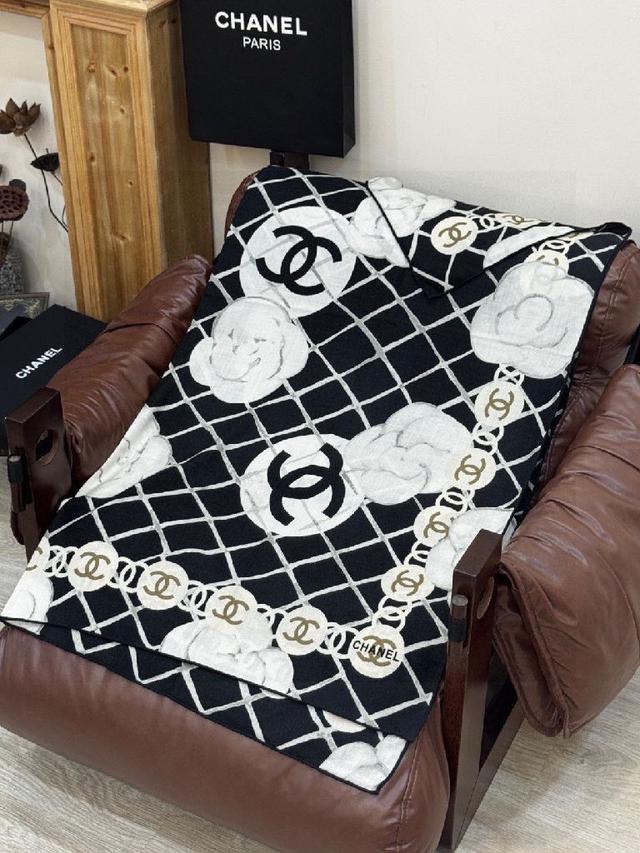 Angeles”更具体的说是围绕着城市的动物和自然环境。当大家想到洛杉矶的