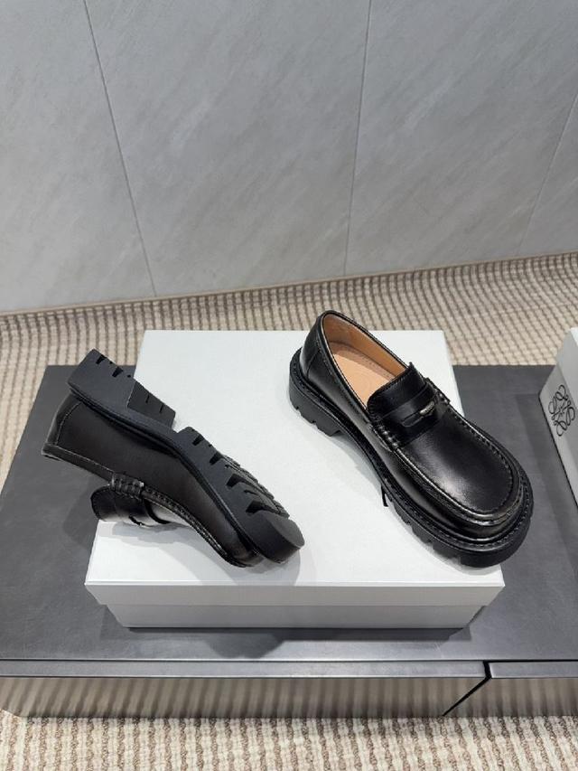 发售蠢萌可爱的造型带了点复古味！ 造型特殊，